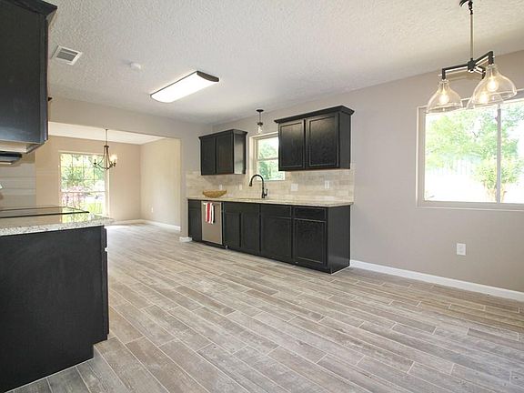4th image of 7740 Yellowstone Dr