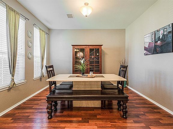 3rd image of 2332 Hickory Ct