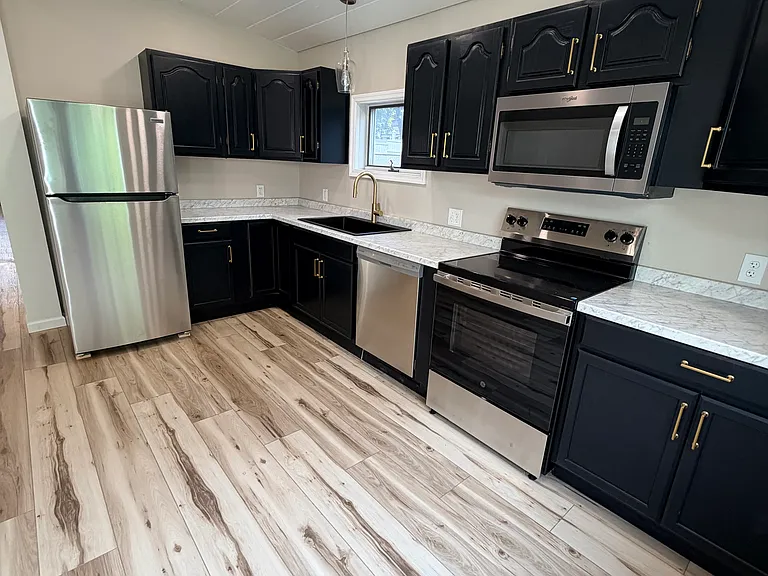 621 Pear St — Photo 3