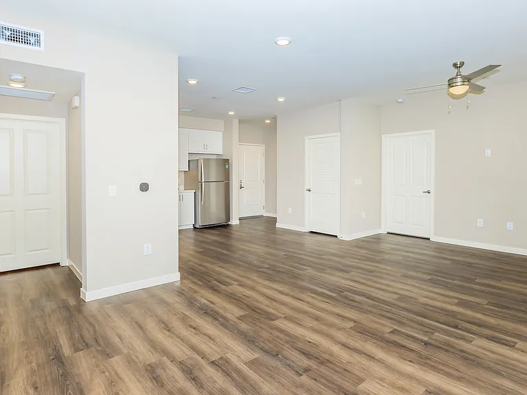 Los Alamitos Luxury Apartments — Photo 41