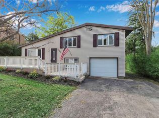 5622 Walden Dr, Lake View, NY 14085