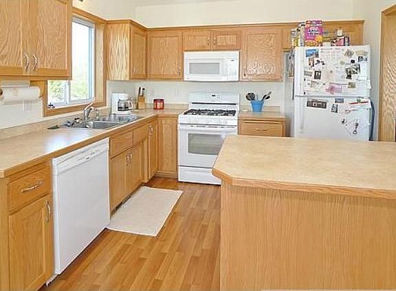 3rd image of 24380 Lyons St NE