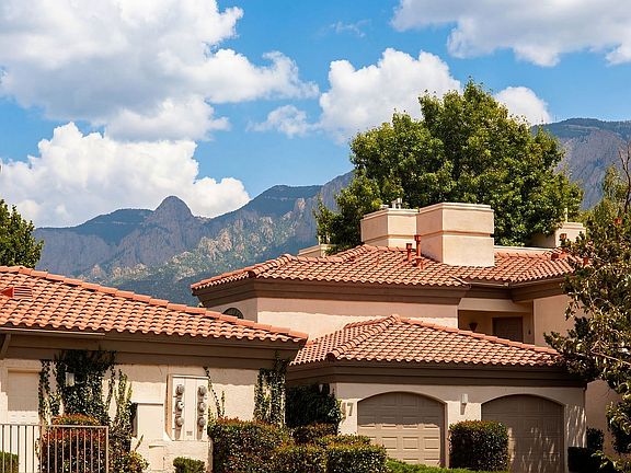 Pavilions Apartments Exterior in Albuquerque Summertime
