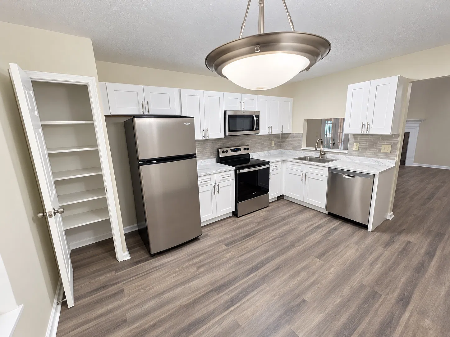 3 bed, 1608 sqft, $2,000 — Photo 4