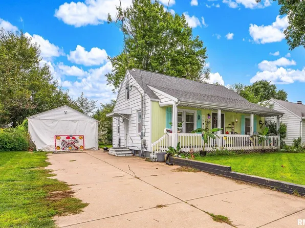 117 Vine St, Washington, IL 61571