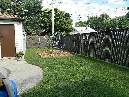 4th image of 1305 Hirsch Ave