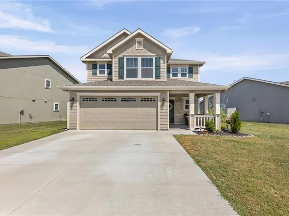 1607 Bluestem Dr, Ottawa, KS 66067