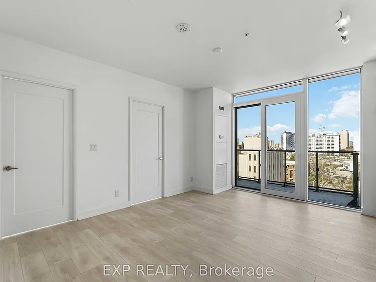 75 James St S #1522 — Photo 2