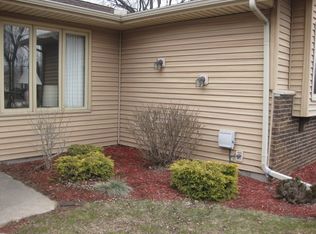 1022 W Center Rd, Essexville, MI