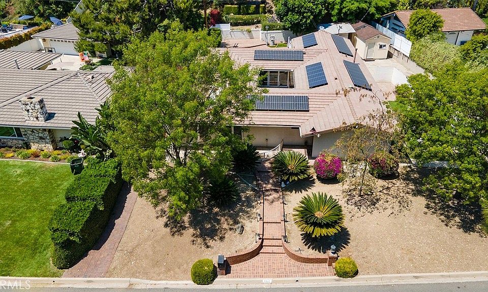 1st image of 2517 Country Club Dr