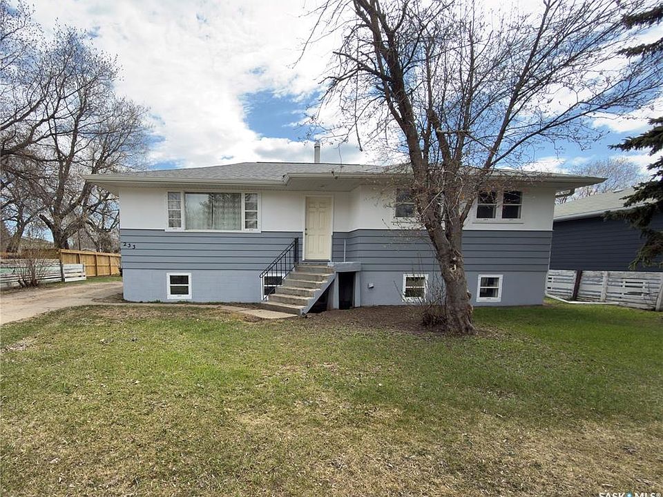 1st image of 233 23rd STREET W