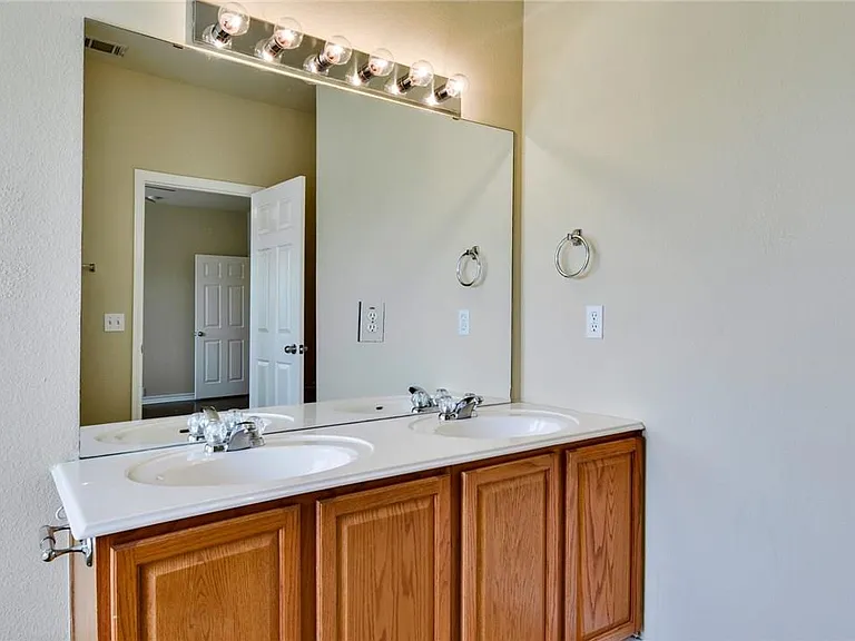 20817 Silverbell Ln — Photo 18