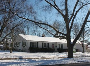 1428 Clyde Dr, Naperville, IL 60565