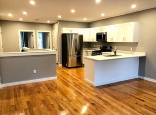 157 Oak St APT 1L, Clinton, MA 01510