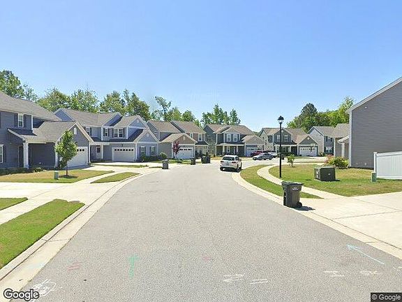 Exterior Neighborhood (street photo)