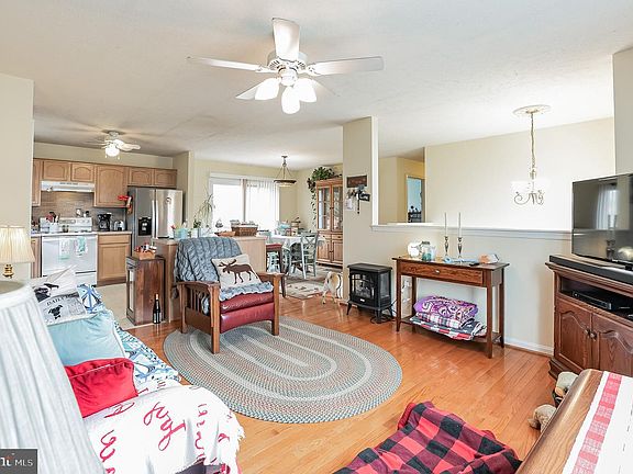 4th image of 28972 Dandelion Dr