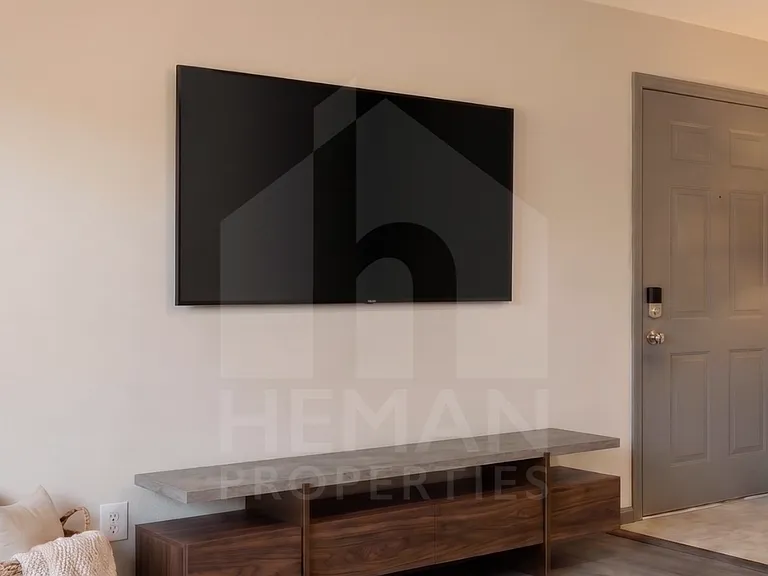 408 W Cale St #4 — Photo 2