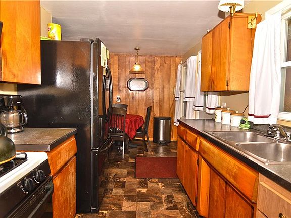 5th image of 302 Barnes Ave
