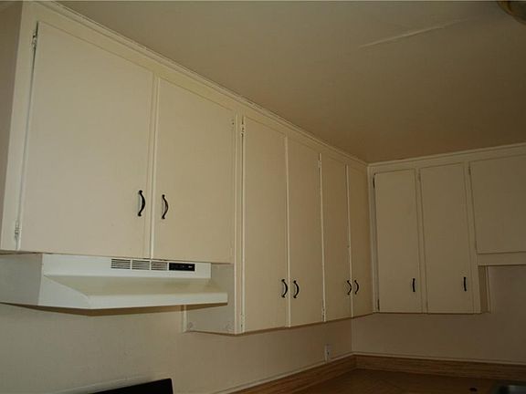4th image of 1009 Jasmine Ln