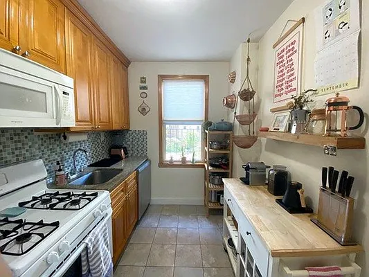 Rented by Bouklis Group | media 4