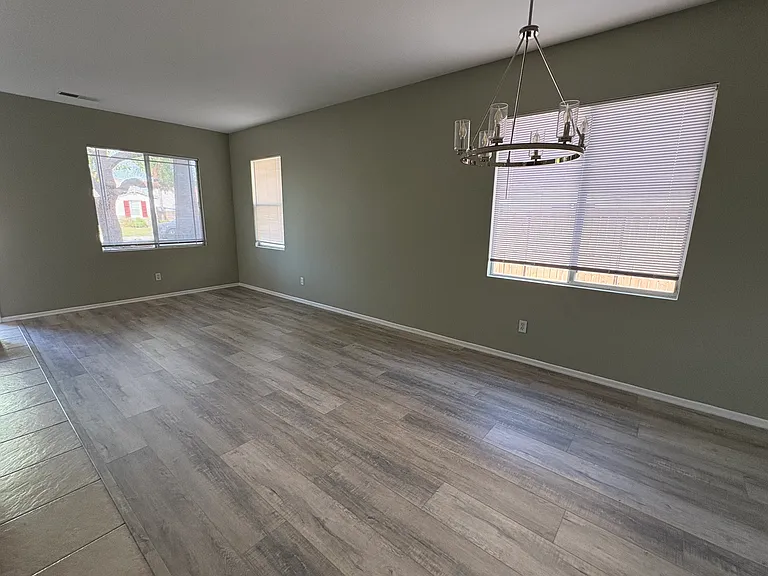 29187 Woodbine Ln — Photo 2