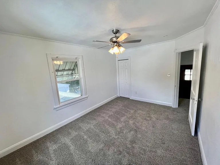 1114 Underwood Ave — Photo 9