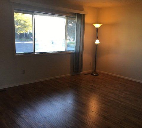 4th image of 915 N Yellowpine Dr