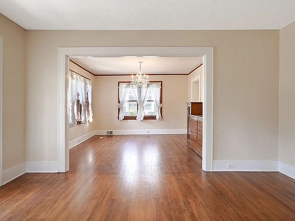 4th image of 1760 Winter St SE