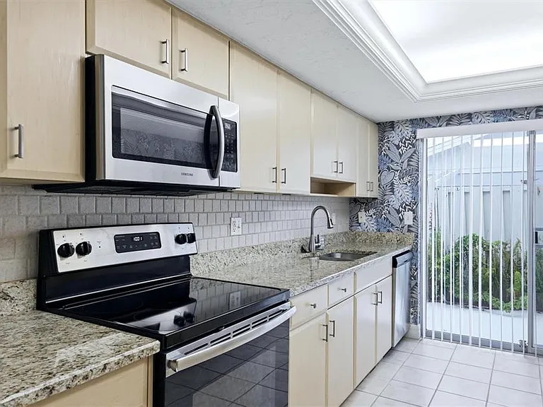 6283 Green View Cir S #102 — Photo 11
