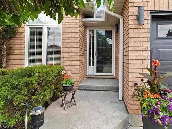 4th image of 40 Bridgette Dr