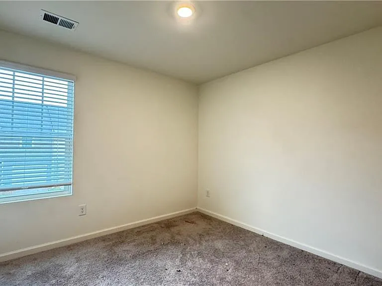 204 Fenchurch Way — Photo 14