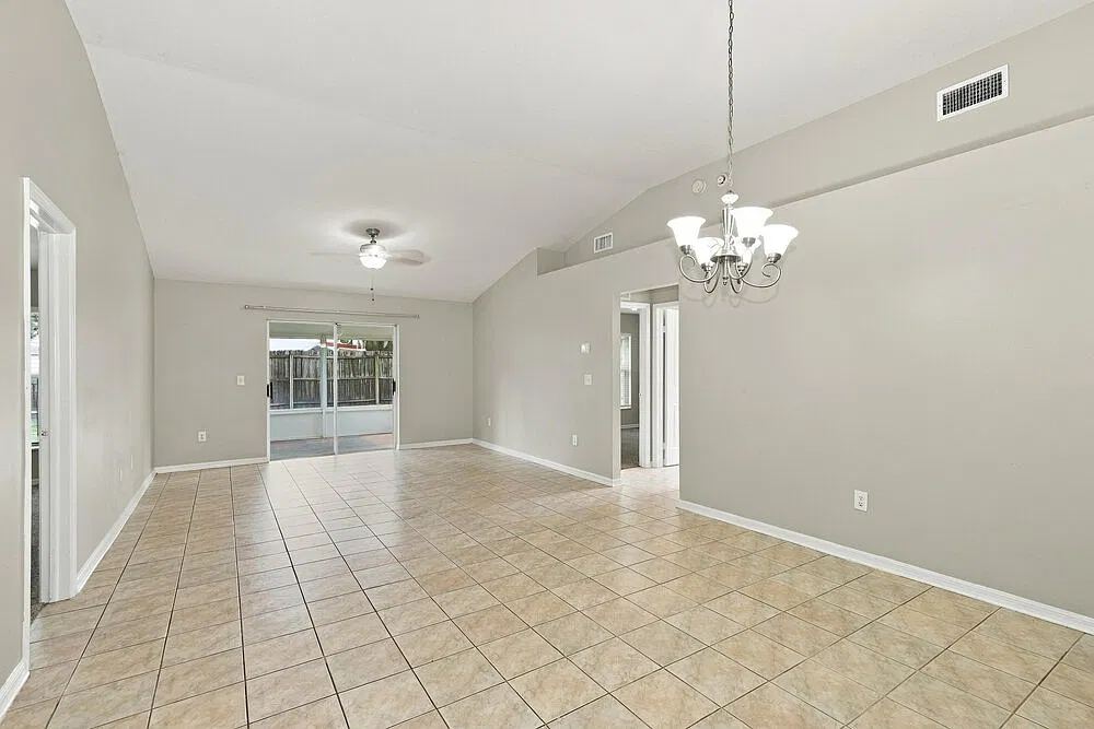 4 bed, 2.0 bath, 1690 sqft, $2,395 — Photo 3