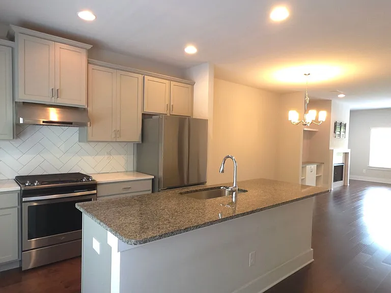 3801 Oxford Cir — Photo 3