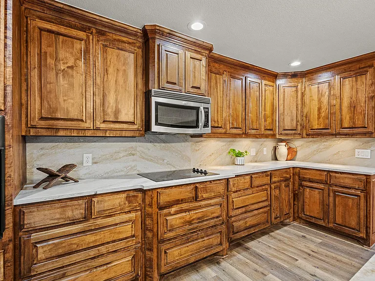 3327 Carriage Cir — Photo 21