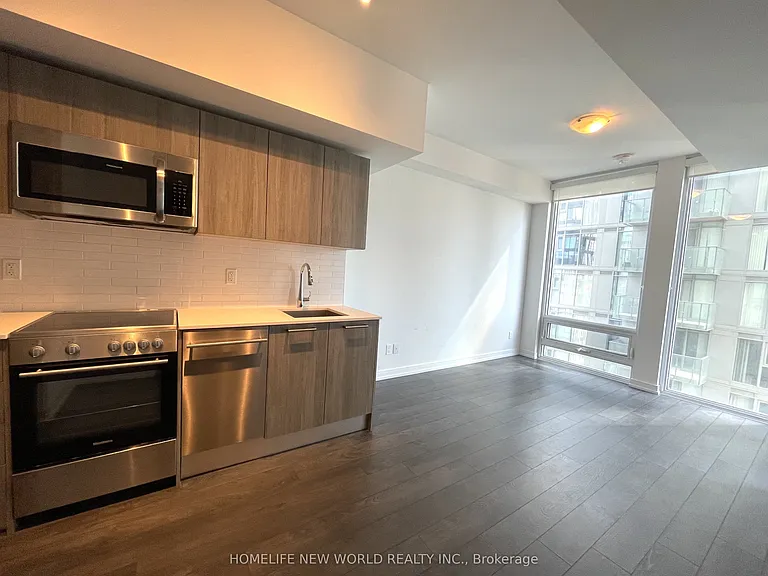 28 Wellesley St E #1606 — Photo 9