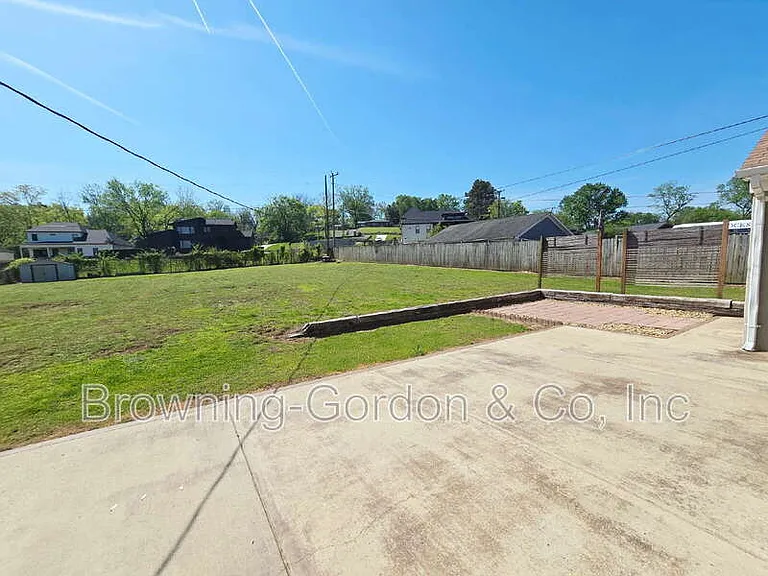 328 E Thompson Ln — Photo 22