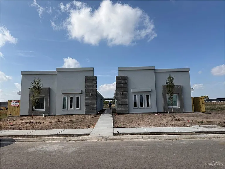 1201 Country Club Dr #1 — Photo 1