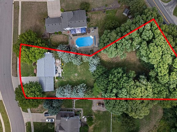 3rd image of 2233 Anderson Cir