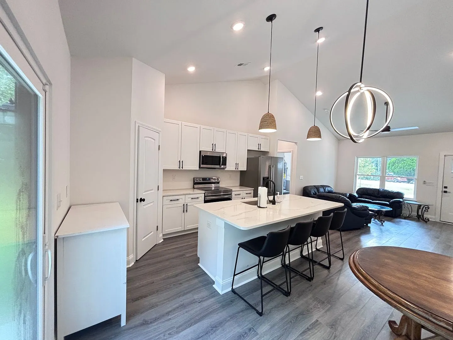 Pet Friendly, Like New Home! Three-Bedroom, Furnished home Is Now Available in Castlewood! — Photo 3