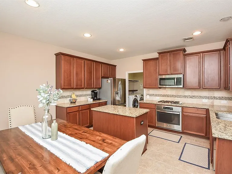 7002 Edwanna Ln — Photo 8