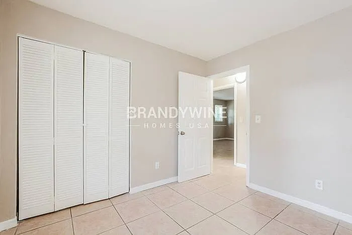 700 E 7th St — Photo 14