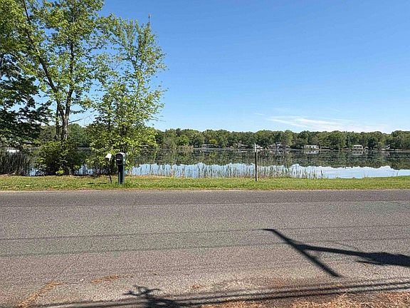 4th image of 2211 Lakeside Dr