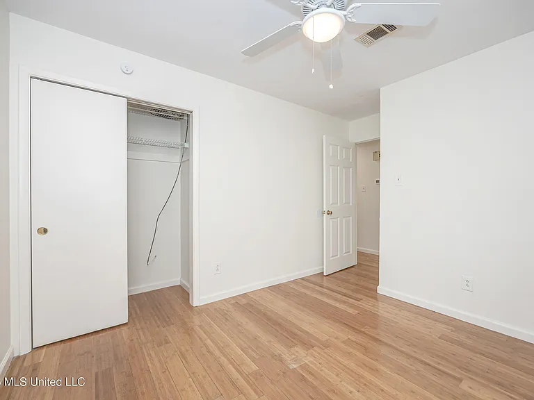 1213 King Henry Dr — Photo 35
