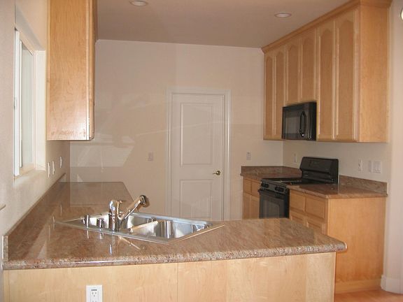 3rd image of 400 S Cypress Ave