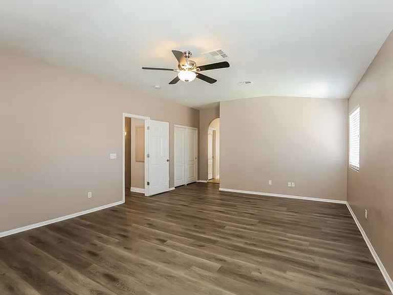 1102 Broomfield Dr — Photo 11