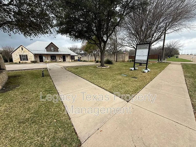 875 N Main St #103 — Photo 11