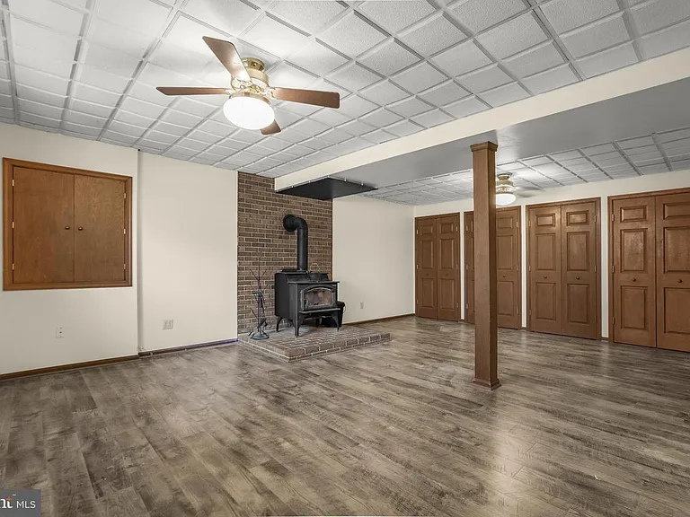 22397 Armstrong Dr — Photo 38