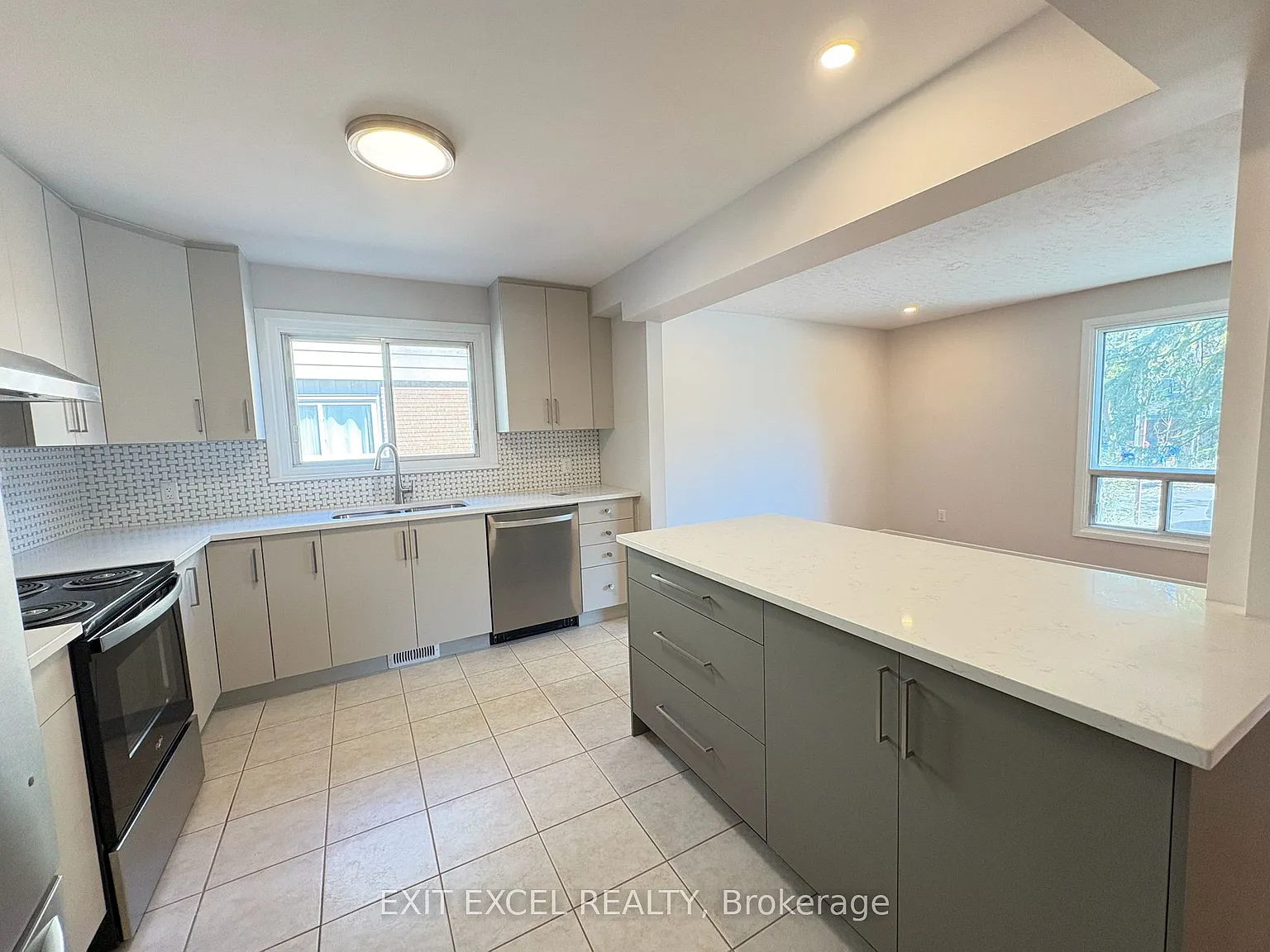 3 bed, $2,495 — Photo 4