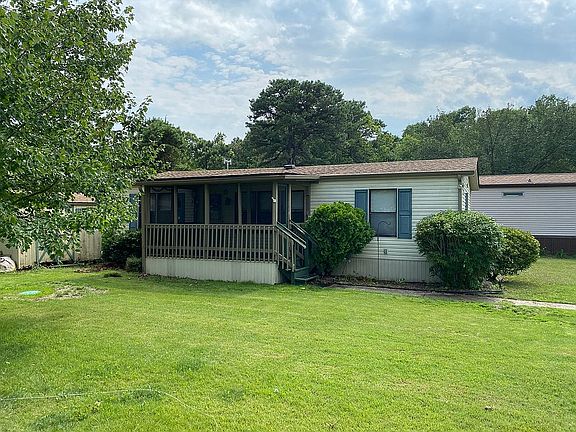 2nd image of 907 Alcorn Dr