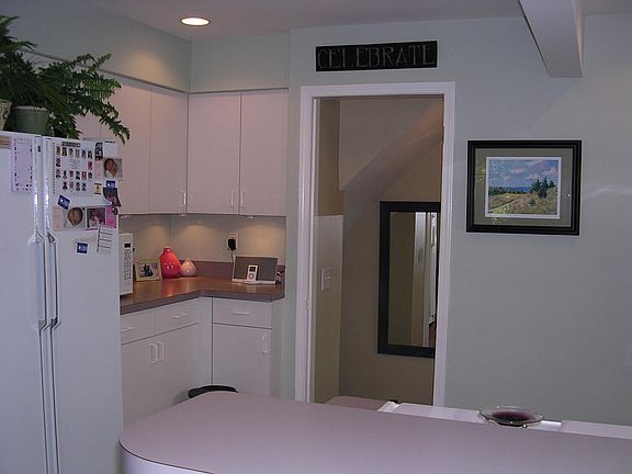 5th image of 515 N Altadena Ave